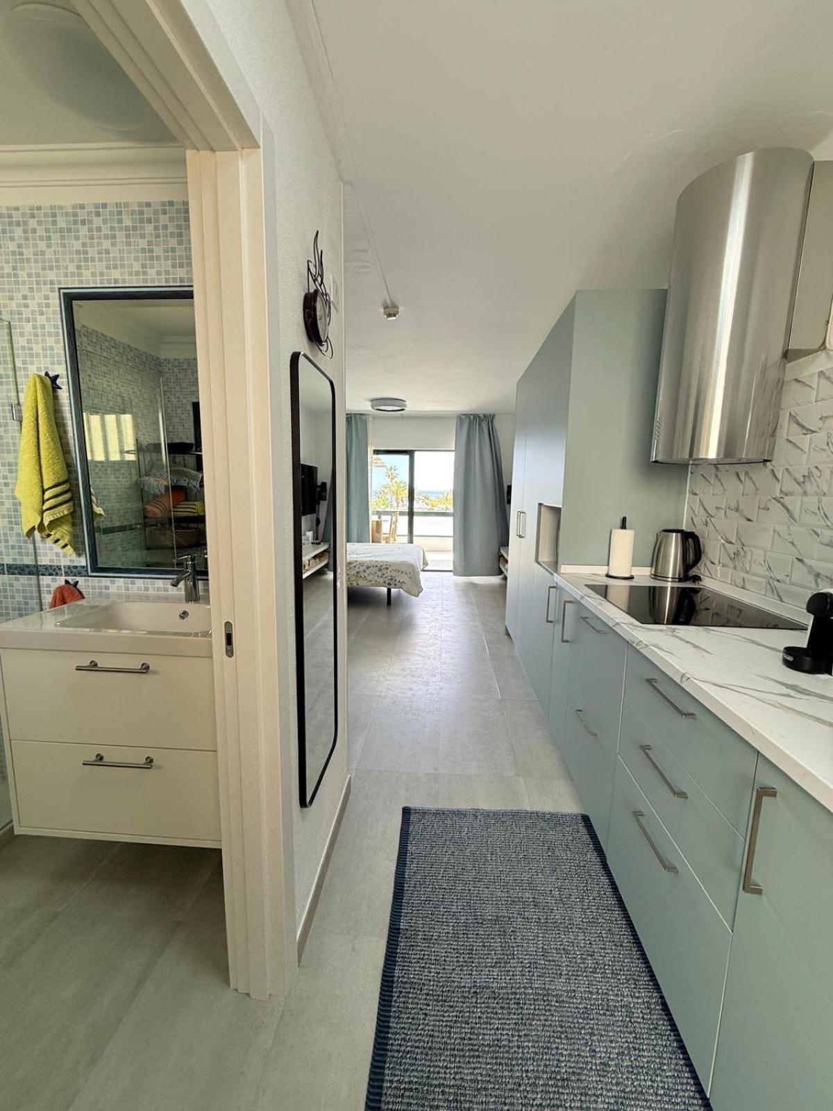Al Sole Studios Residence Playa Roca Коста-Тегісе Екстер'єр фото